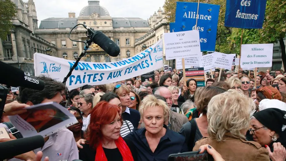 À Paris, des centaines de personnes au rassemblement contre les violences conjugales