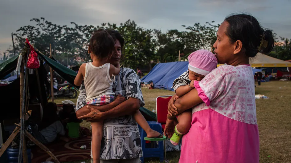 Indonésie : un petit garçon retrouve ses parents une semaine après le tsunami