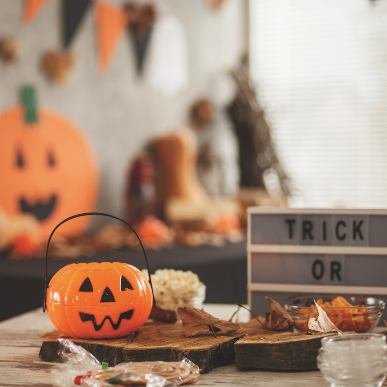 cesto per snack con decorazioni per Halloween ciotola per porta caramelle Supporto per ciotola per snack con zucca di Halloween vassoi per feste pieghevoli 