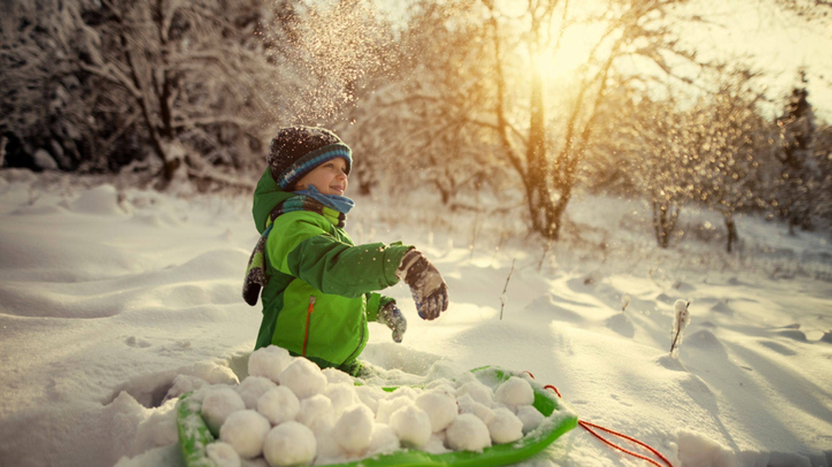 Un enfant légalise les batailles de boules de neige dans sa ville Un enfant légalise les batailles de boules de neige dans sa ville
