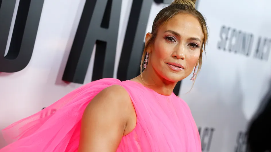 Avec cette majestueuse robe en tulle rose, Jennifer Lopez nous en met plein la vue
