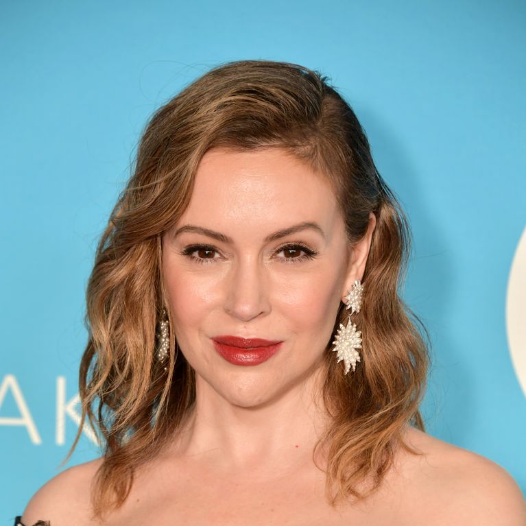 Pour Ses 46 Ans Alyssa Milano Pose Sans Maquillage Et Elle Est Canon