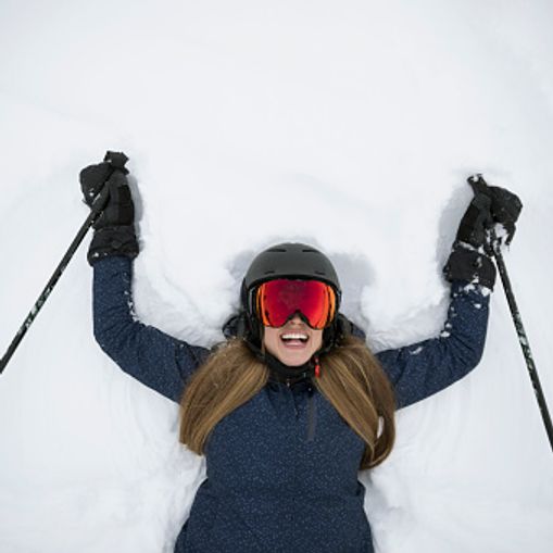 Si vas a esquiar este invierno, esta es la ropa y los accesorios que te  recomendamos para que disfrutes de las pistas de nieve