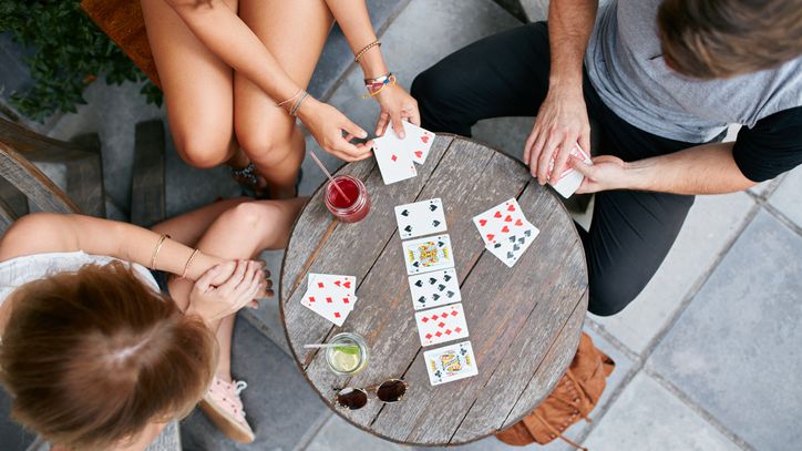 Quels jeux de cartes pour se réunir autour d'un moment convivial en famille  ?