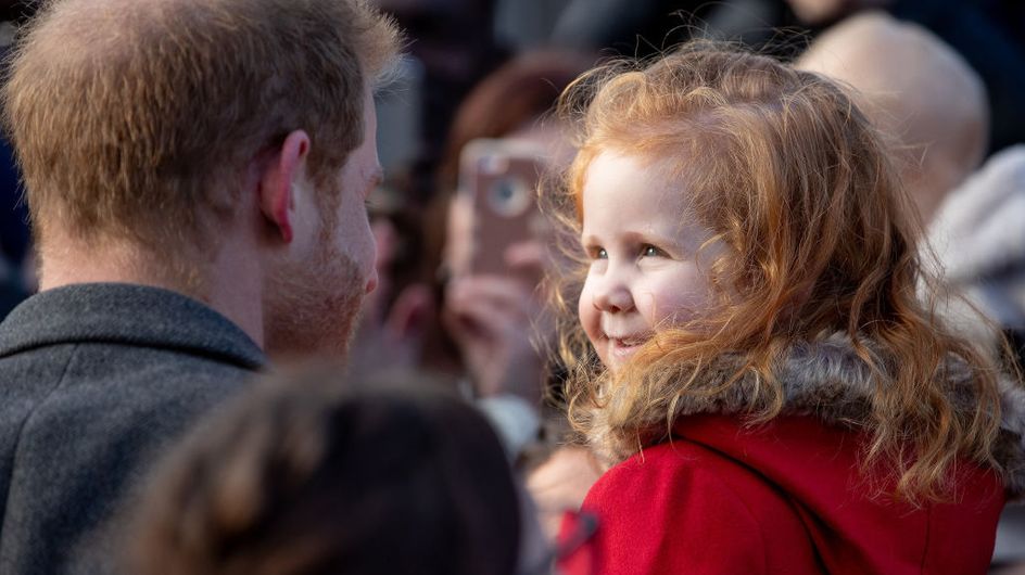 Le Prince Harry A Rencontre Une Petite Fille Rousse Et C Est Mignon