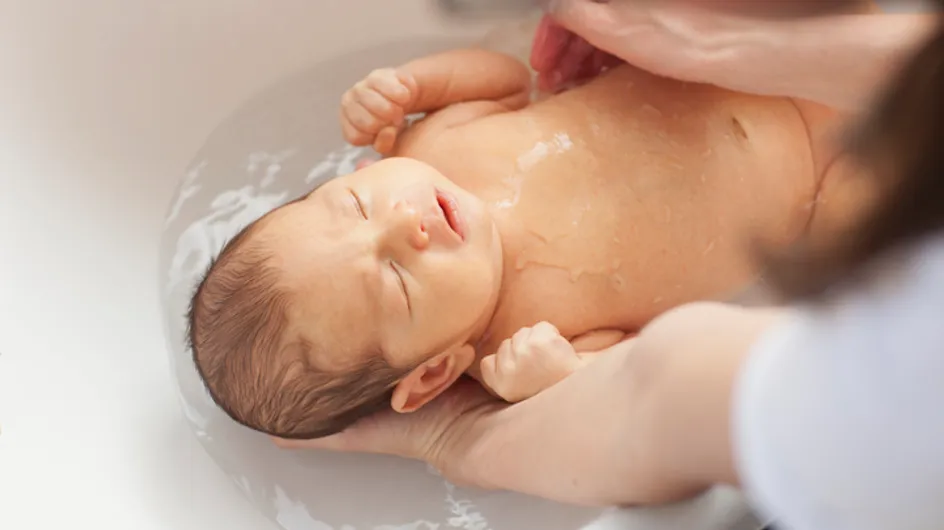 Retarder le premier bain du nourrisson favoriserait l'allaitement