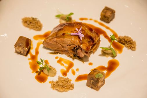 Cabrito con berenjenas y comino