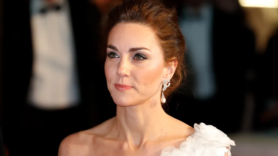 Avec cette longue robe blanche, Kate Middleton rend un hommage vibrant à Diana