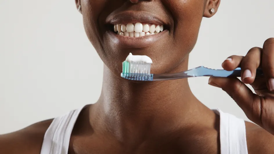 Cómo limpiar tus dientes para presumir de una sonrisa sana