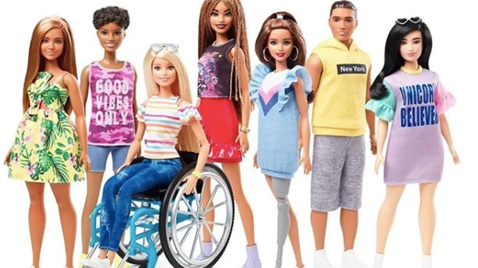 Dorénavant, la poupée Barbie® est en fauteuil roulant et porte même une prothèse !