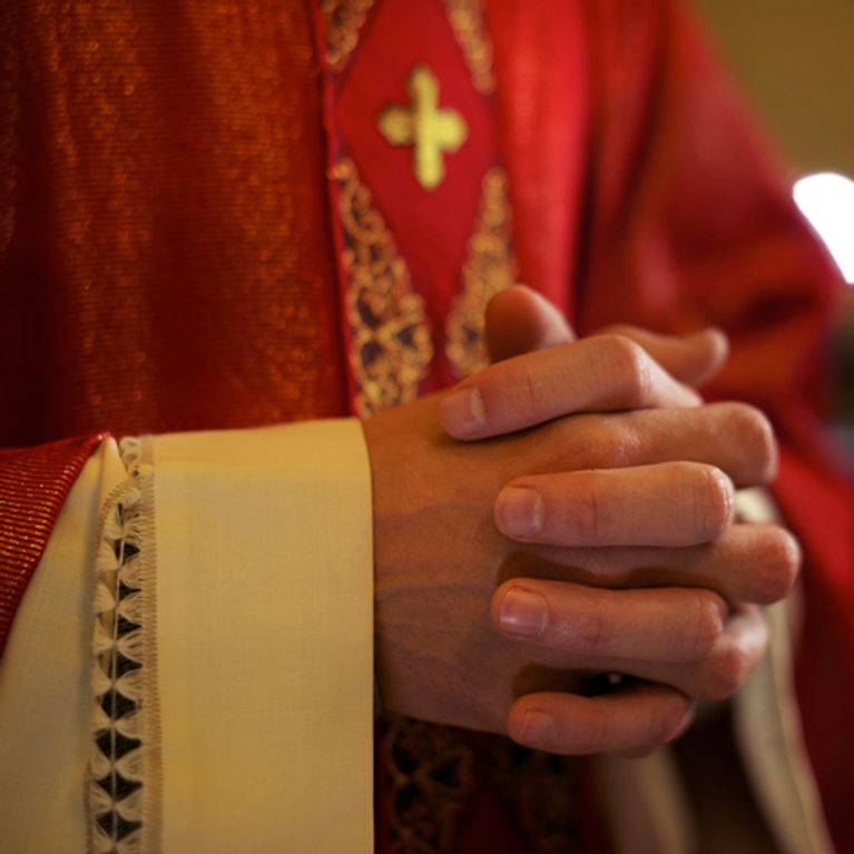 Un Prêtre Catholique Condamné à 20 Ans De Prison Pour Viol - 