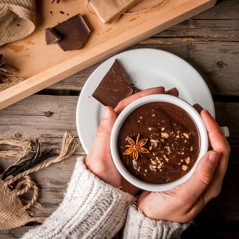 Come fare la cioccolata calda in casa, bella densa e con ...