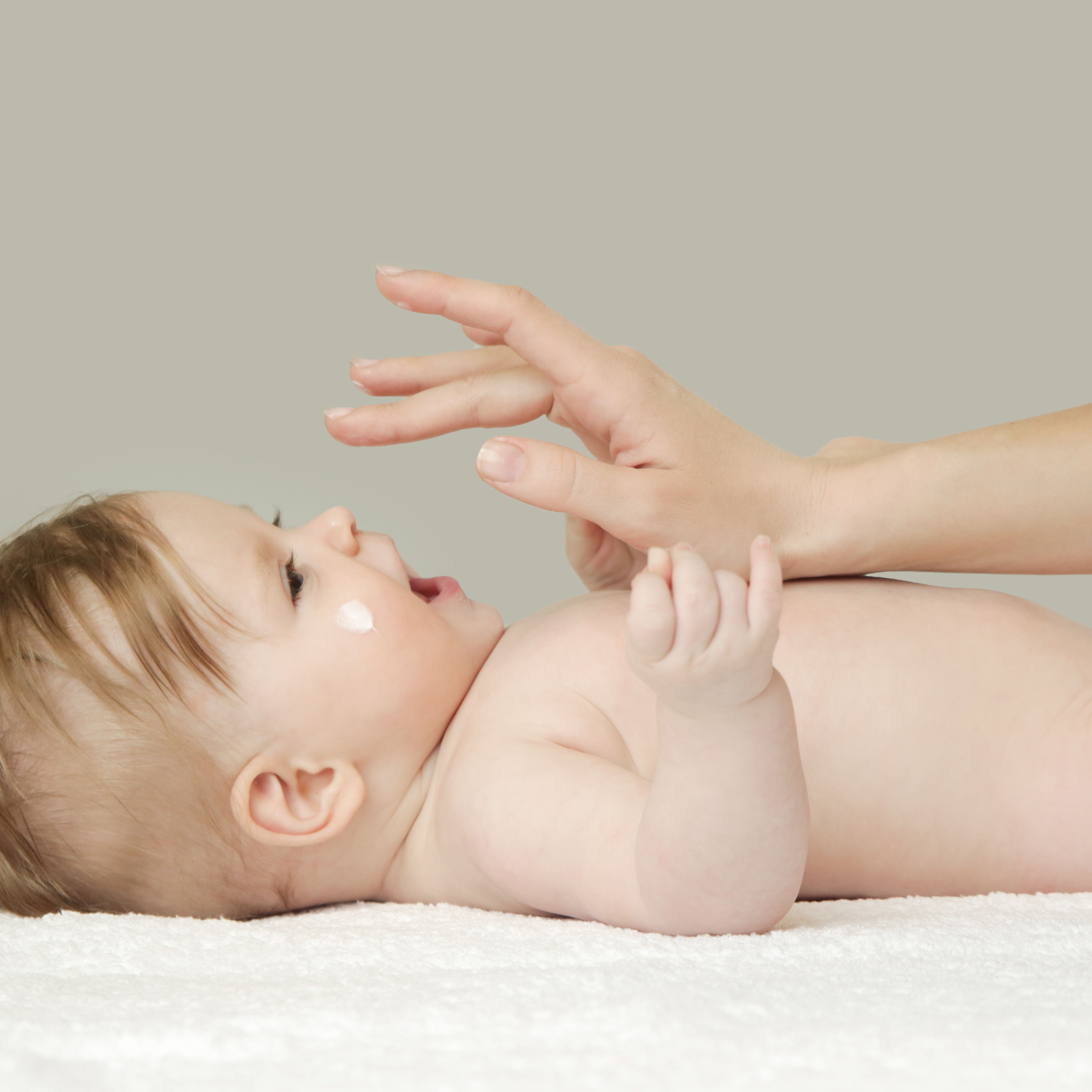 Crema hidratante para bebé para rostro y cuerpo