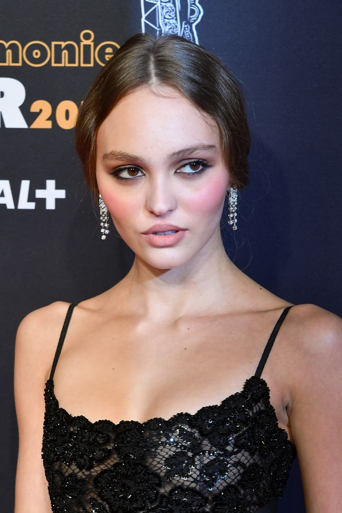 Lily Rose Depp Sublime Aux César Dans Une élégante Robe Noire