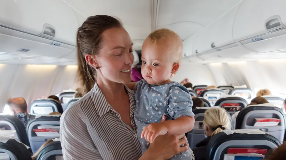 Pour ne pas gêner les passagers avec les cris de son bébé, cette maman a une idée géniale