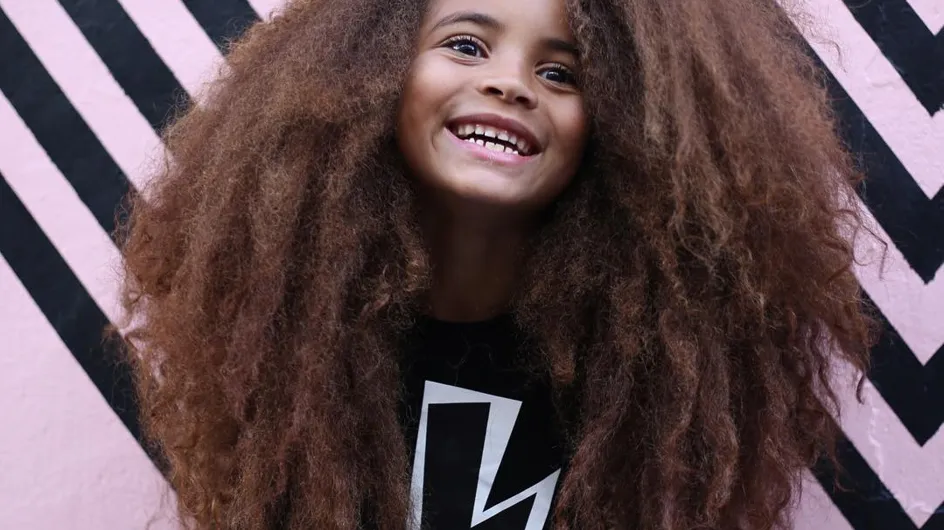 Avec sa chevelure, ce petit garçon invite à s'accepter au naturel (Vidéo)