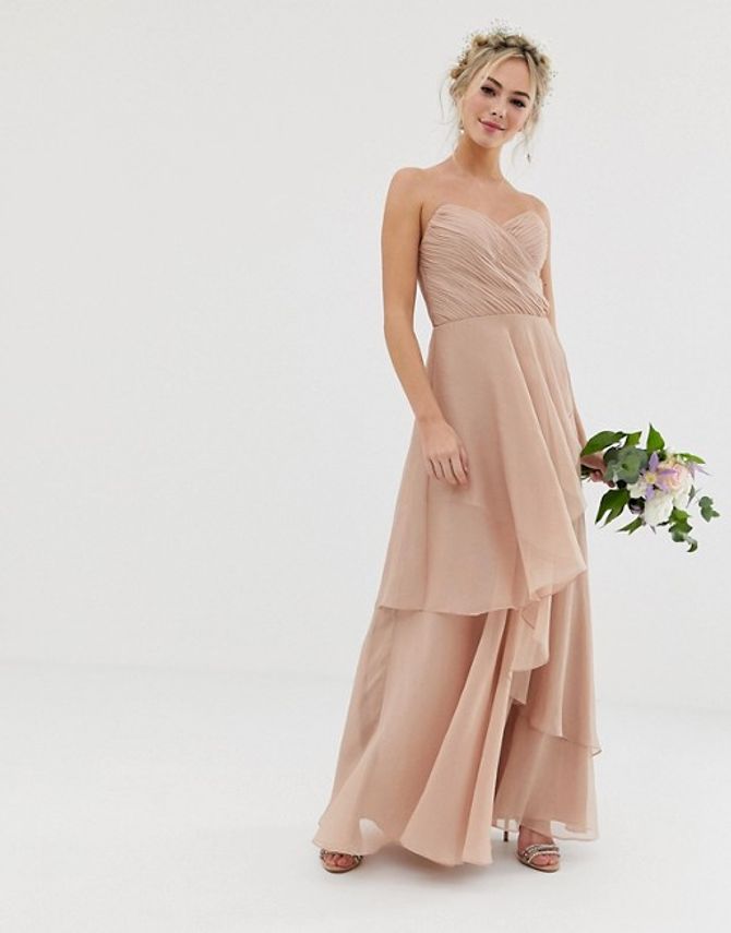 Kleid von Asos, 100,99 Euro