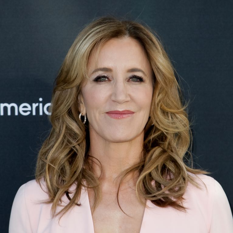 Felicity Huffman (Desperate Housewives) arrêtée dans un scandale de corruption universitaire Felicity Huffman (Desperate Housewives) arrêtée dans un scandale de corruption universitaire