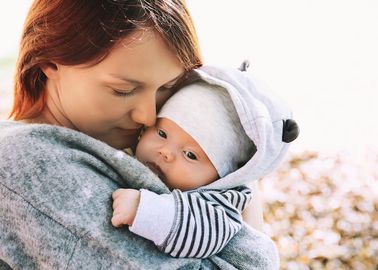 Cette Maman A Porte Son Bebe Dans Ses Bras Pendant 7 Mois Sans Pause