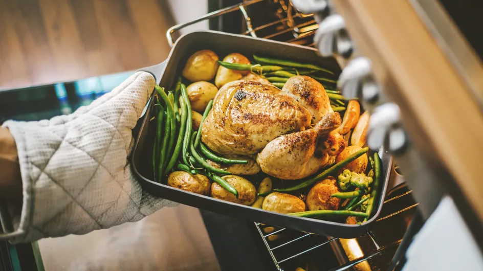 Pollo al horno: cómo lograr que quede un plato jugoso y crujiente