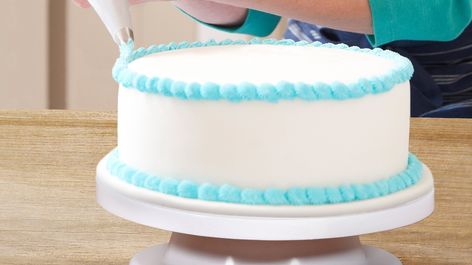 Le Plateau Tournant Indispensable Pour Decorer Des Gateaux