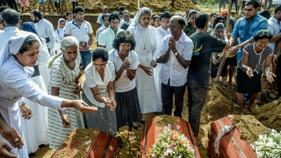 Sri Lanka : le bilan des attentats s'alourdit à 359 morts, dont 45 enfants et adolescents