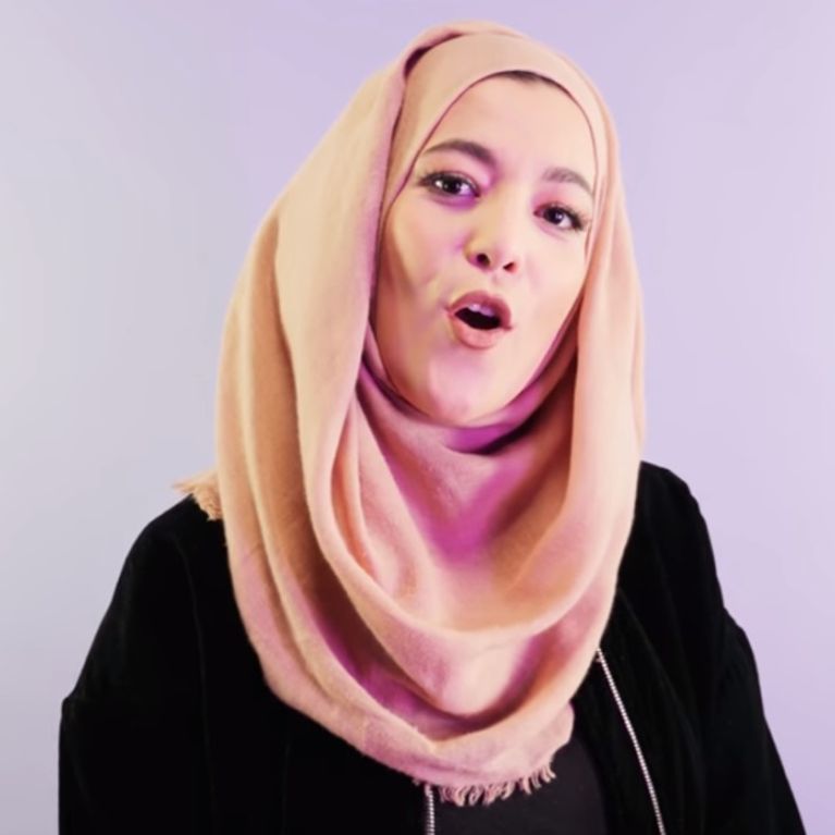 Une youtubeuse détourne Angèle pour dénoncer l'islamophobie — Balance ton quoi Une youtubeuse détourne Angèle pour dénoncer l'islamophobie — Balance ton quoi