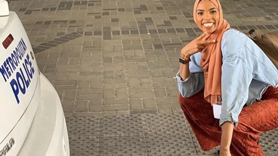 Une femme musulmane ridiculise des islamophobes en posant devant eux (photo)
