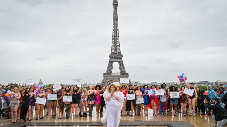 Des femmes rondes défilent en lingerie devant la Tour Eiffel contre les diktats de la mode