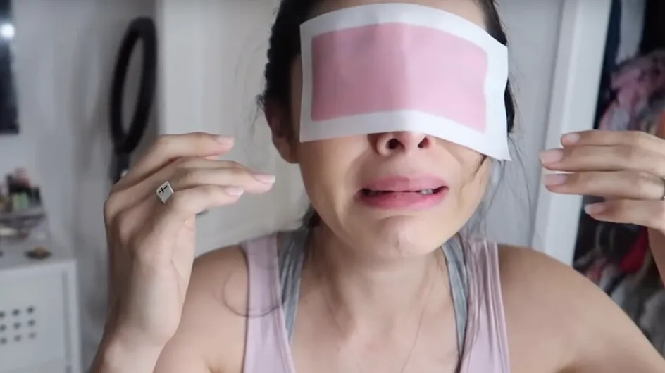 La blague de son mari vire au drame, elle finit une bande de cire sur le visage (Vidéo)