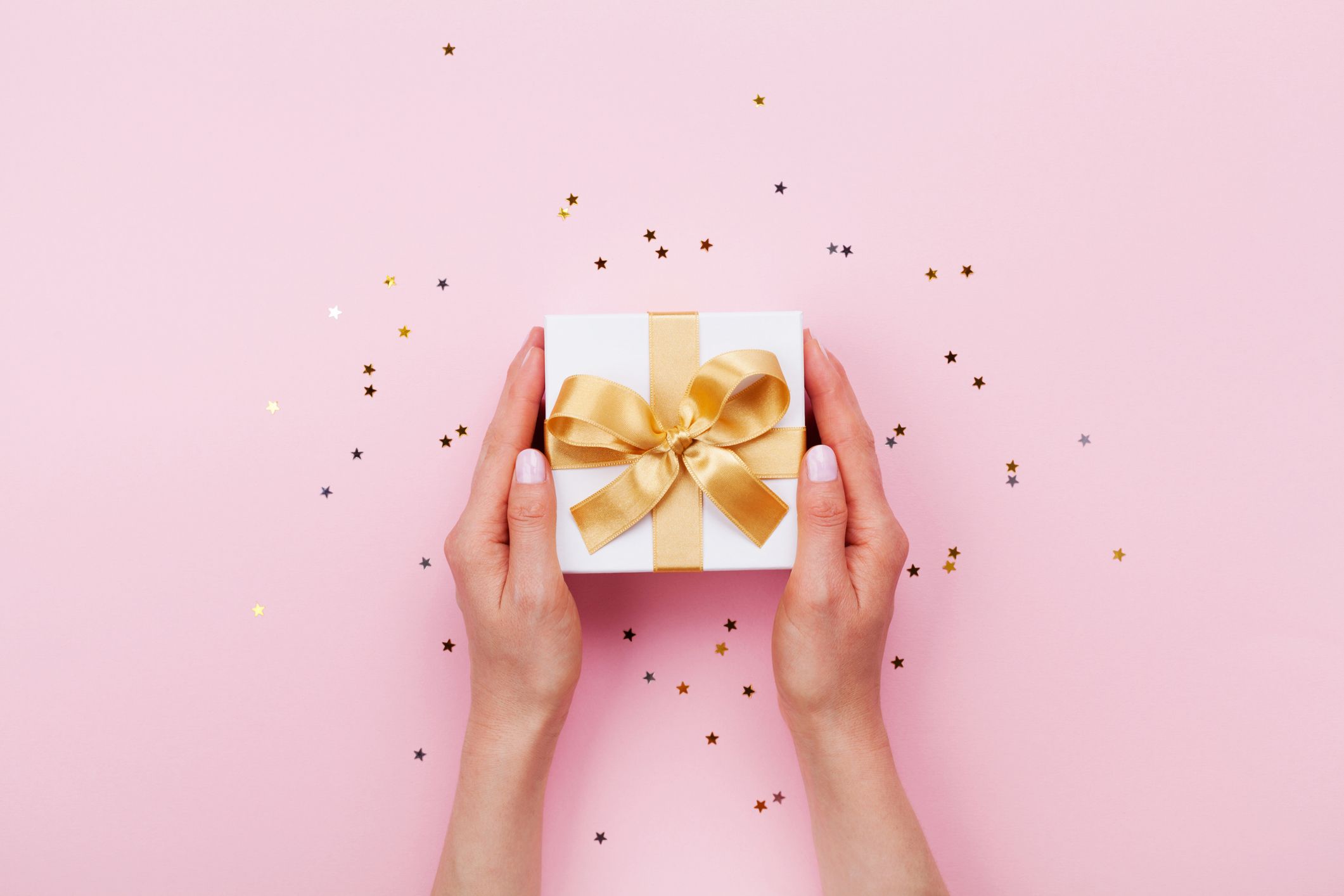 Comment réaliser un papier cadeau original pour un anniversaire ? -  Comptoir de l'emballage