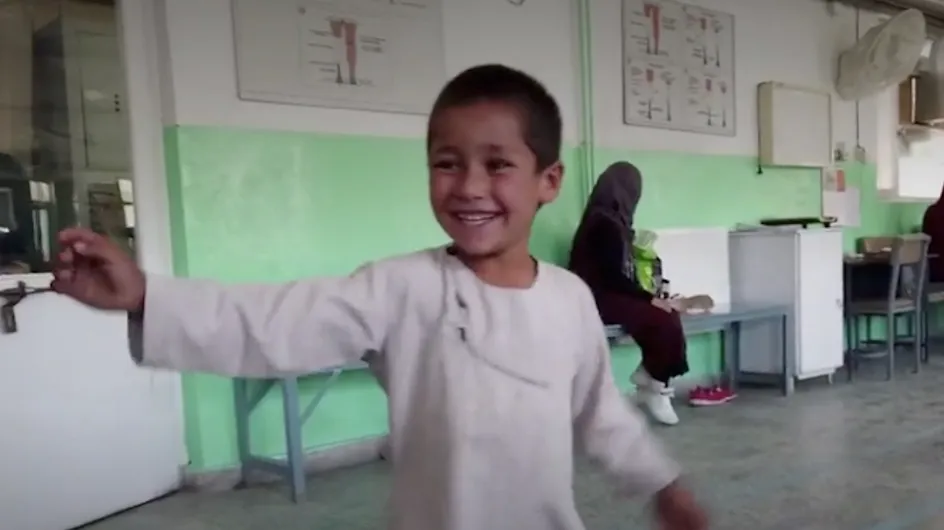 La vidéo de cet enfant qui danse avec sa nouvelle prothèse fait le tour du monde