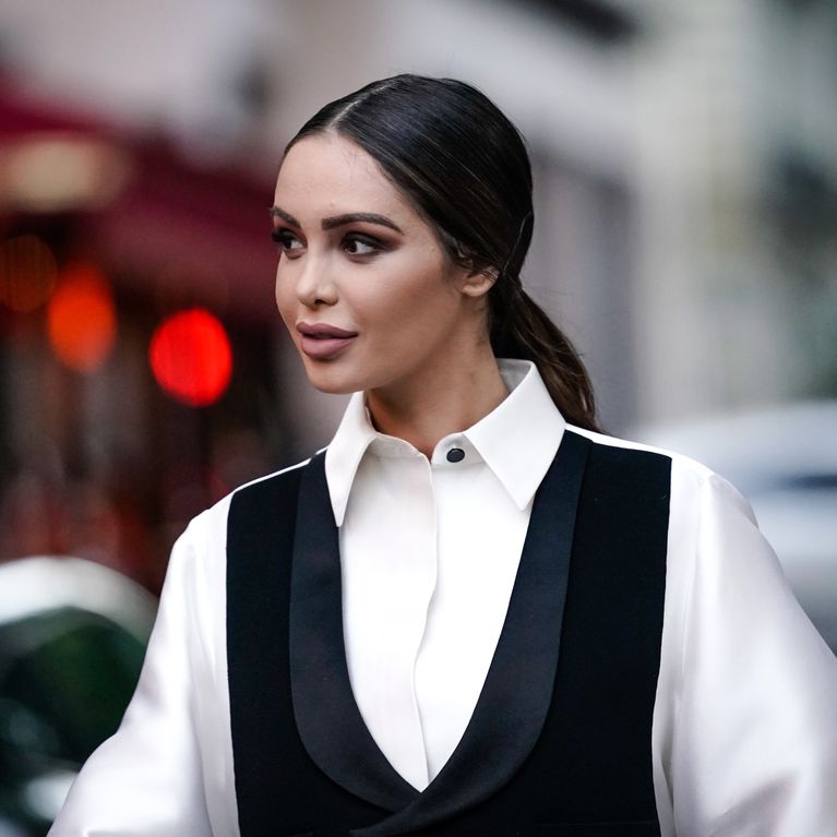 Elle dévoile son visage couvert de boutons ! Elle dévoile son visage couvert de boutons !