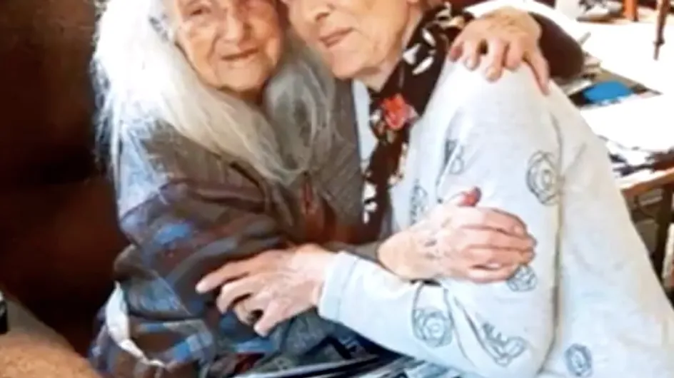 A 81 ans, elle rencontre pour la première fois sa mère de 103 ans