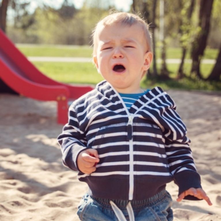 Un enfant de 2 ans  oubli  dans un parc lors d une sortie 