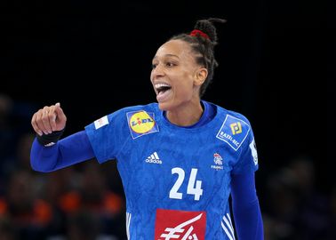 La Championne Du Monde Beatrice Edwige Reclame La Legion D Honneur