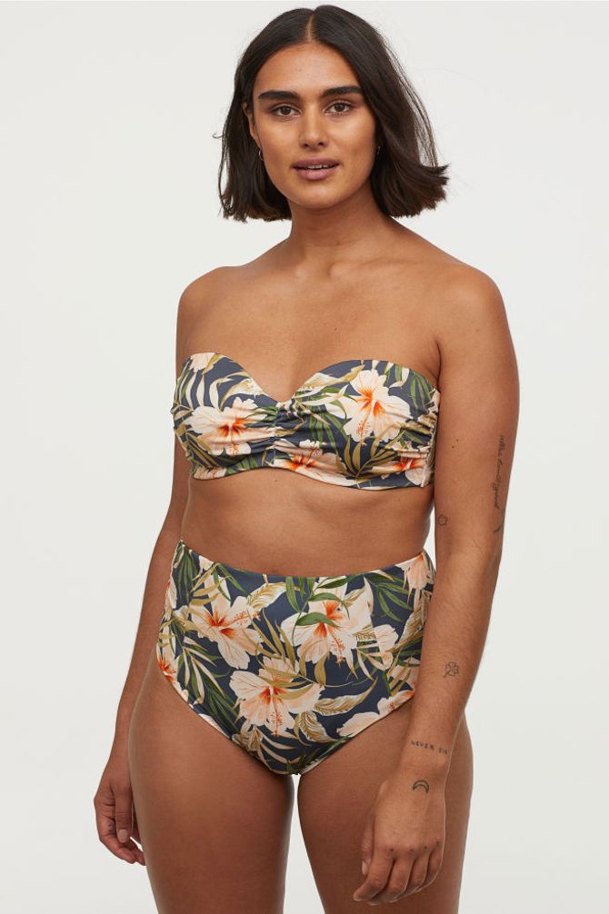 H&M swimsuit, balconette top € 14.99 and high waisted bottom € 14.99