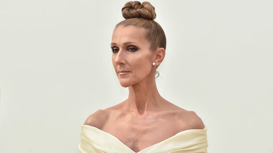 En mini-robe blanche, Céline Dion hypnotise la Fashion Week