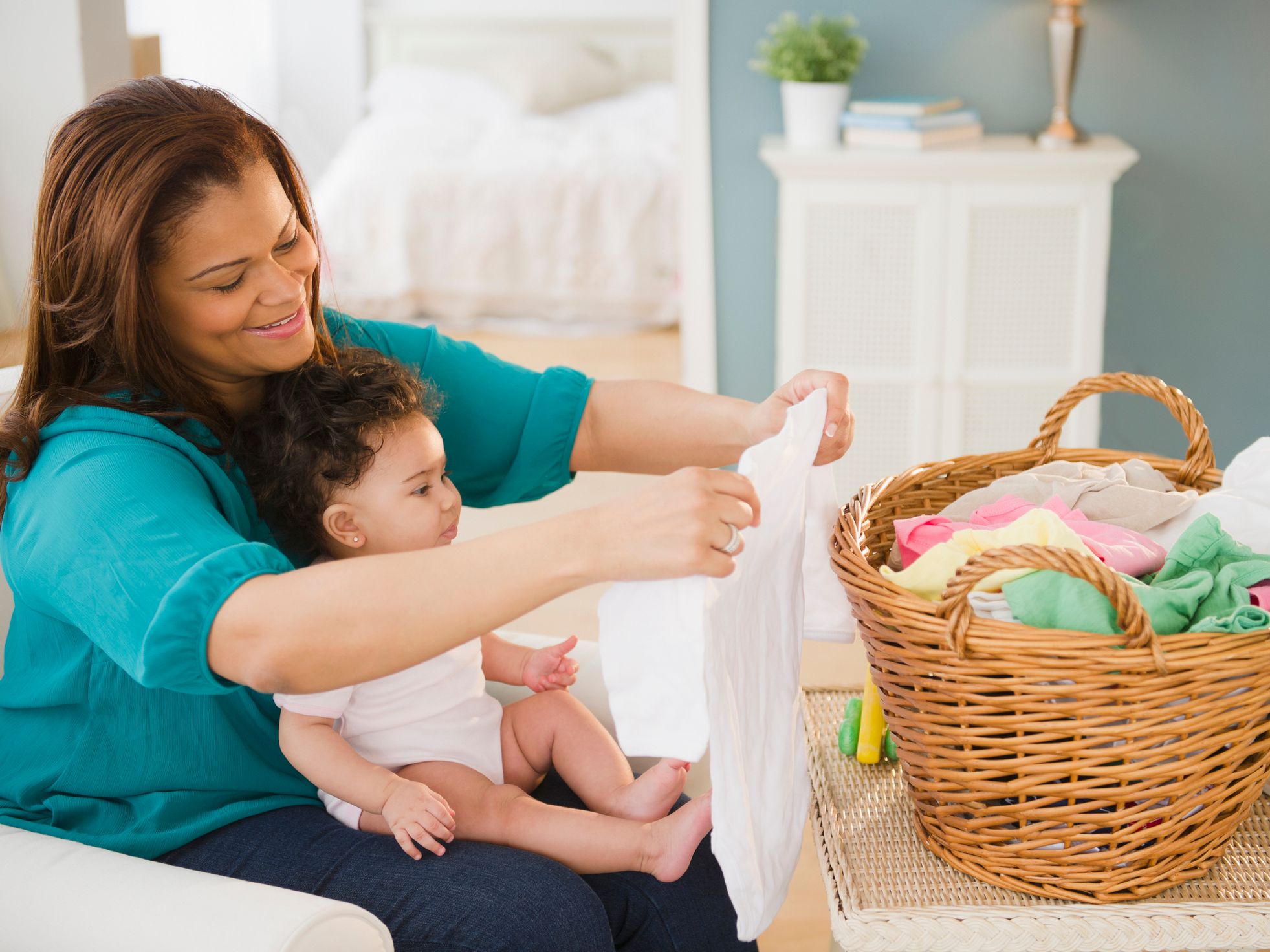 Elle Trouve Une Astuce Pour Enlever Les Taches Des Vetements De Bebe