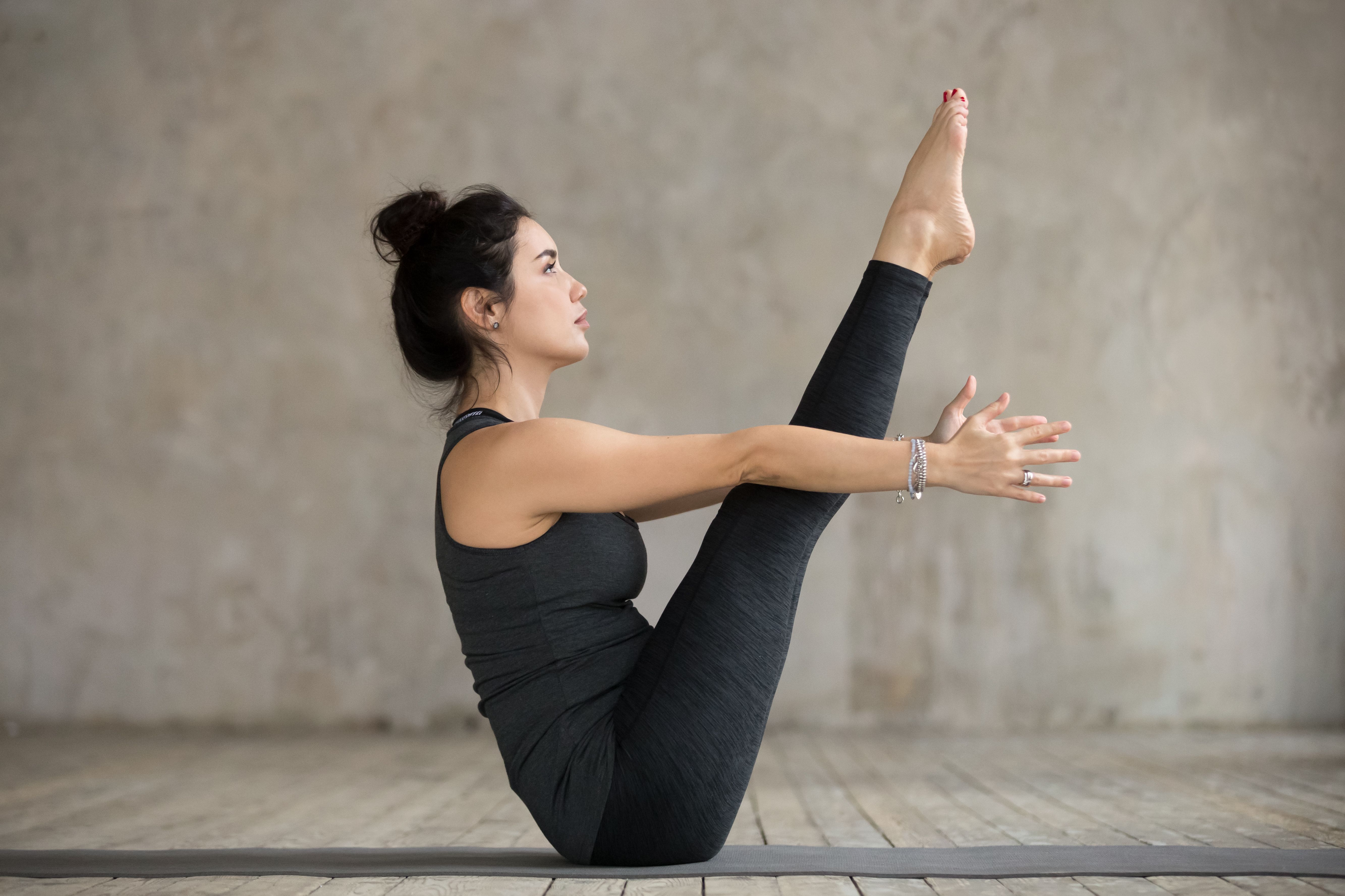 Accesorios de yoga y pilates para entrenar cuerpo y mente en casa
