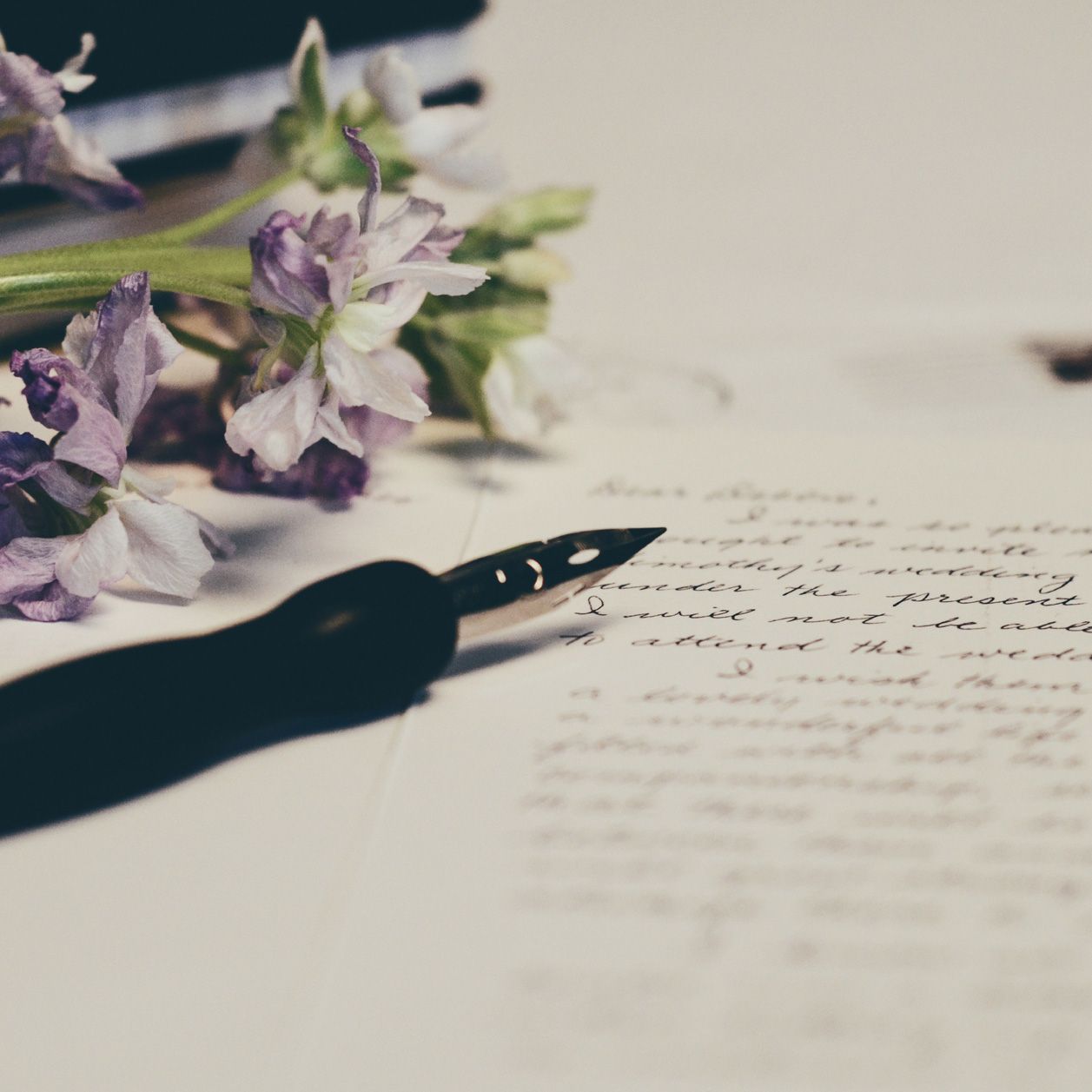 Cómo escribir una carta de amor que impacte a tu pareja