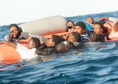 Plus de 110 migrants portés disparus après un naufrage en Méditerranée