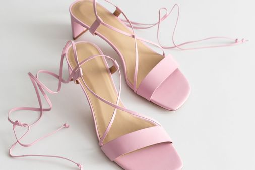Strappy Sandals in Zartrosa von & Other Stories, 89 €