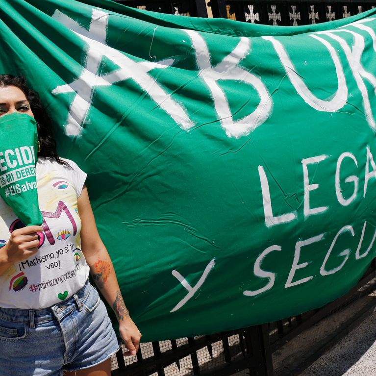 Evelyn Hernandez acquittée, l'arsenal anti-avortement reste intact au Salvador Evelyn Hernandez acquittée, l'arsenal anti-avortement reste intact au Salvador