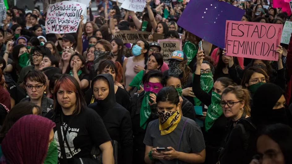 Au Mexique, les femmes manifestent après les viols présumés de policiers sur des adolescentes
