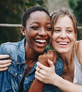 Regalos originales para amigas: ¡sorpréndelas con piezas especiales!