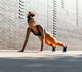 ¡Adiós barriga! Plancha abdominal y 6 ejercicios para tener un vientre plano