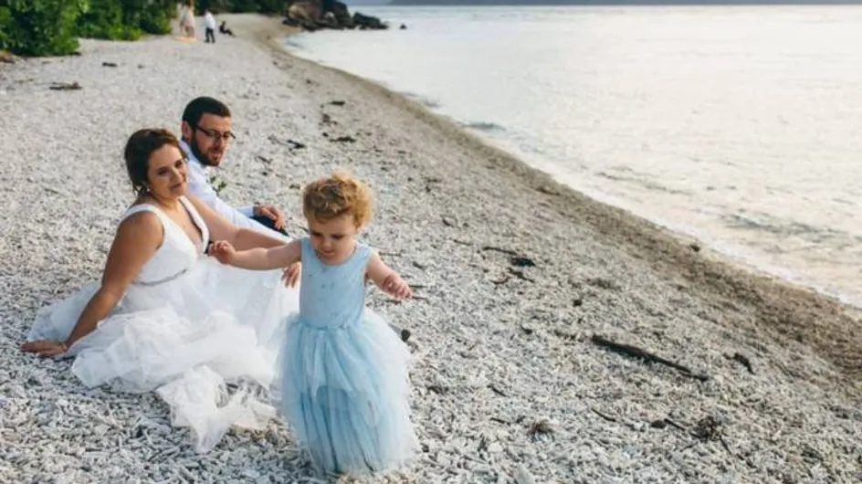 Cette maman laisse son fils de 2 ans aller à son mariage en robe