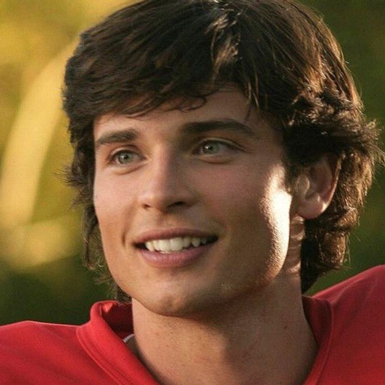 Tom Welling De Smallville Reprend Son Rôle De Superman 9740