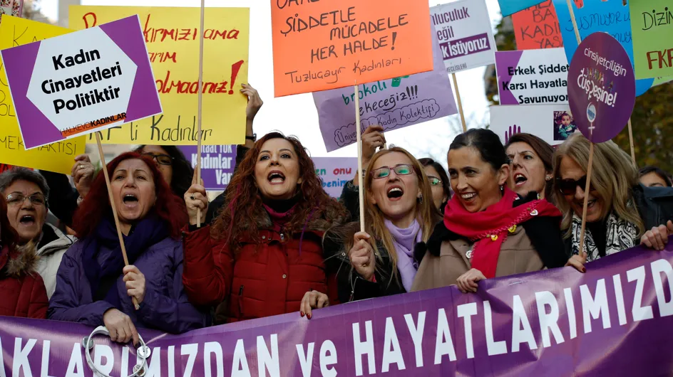 En Turquie, une manifestation dénonce les violences faites aux femmes